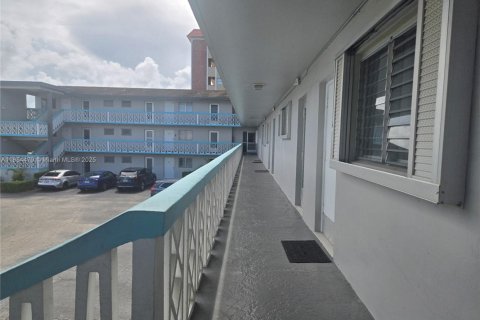 Снять в аренду кондоминиум в Дирфилд-Бич, Флорида 1 спальня, 61.32м2, № 1958716 - фото 2