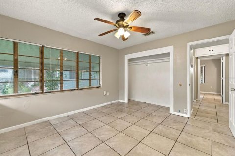 Villa ou maison à louer à Tampa, Floride: 2 chambres, 82.22 m2 № 2408143 - photo 17