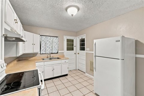 Villa ou maison à louer à Tampa, Floride: 2 chambres, 82.22 m2 № 2408143 - photo 12