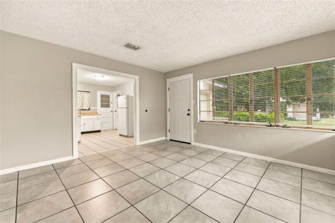 Villa ou maison à louer à Tampa, Floride: 2 chambres, 82.22 m2 № 2408143 - photo 6