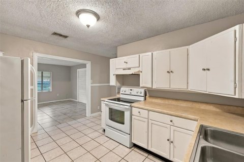 Villa ou maison à louer à Tampa, Floride: 2 chambres, 82.22 m2 № 2408143 - photo 13