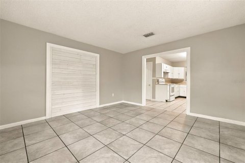 Villa ou maison à louer à Tampa, Floride: 2 chambres, 82.22 m2 № 2408143 - photo 5