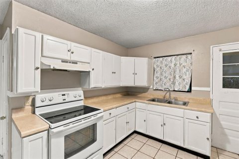 Villa ou maison à louer à Tampa, Floride: 2 chambres, 82.22 m2 № 2408143 - photo 11