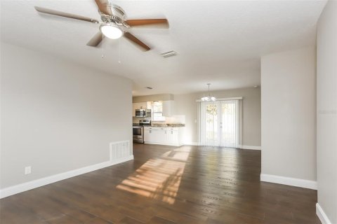 Villa ou maison à louer à Saint Petersburg, Floride: 4 chambres, 141.58 m2 № 1549836 - photo 4