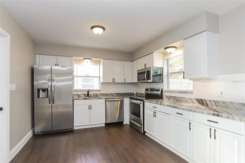 Villa ou maison à louer à Saint Petersburg, Floride: 4 chambres, 141.58 m2 № 1549836 - photo 5