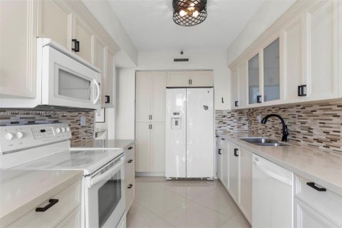 Condominio en venta en Aventura, Florida, 2 dormitorios, 168.62 m2 № 1994420 - foto 12