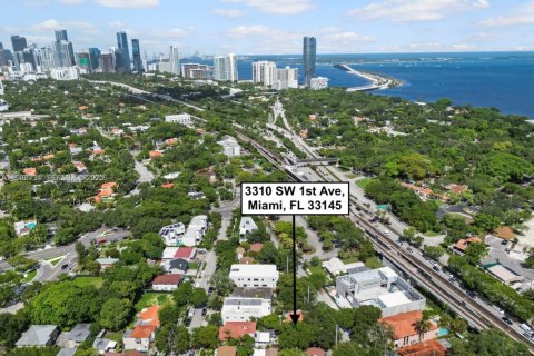 Propiedad comercial en venta en Miami, Florida, 139.17 m2 № 1991511 - foto 1