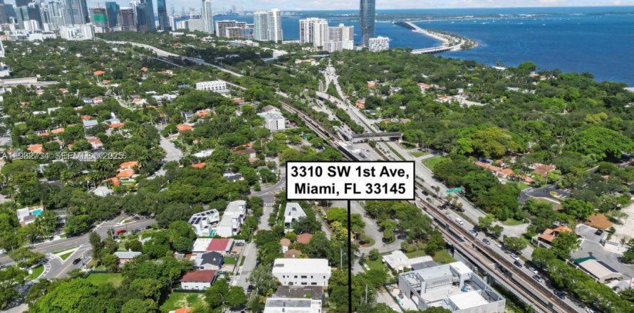 Propiedad comercial en Miami, Florida 139.17 m2 № 1991511