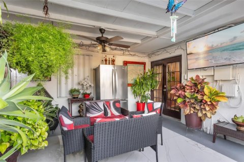 Casa en venta en Hialeah, Florida, 6 dormitorios, 197.42 m2 № 1944090 - foto 11