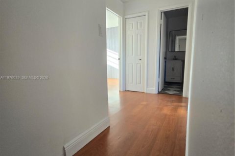 Casa en venta en Miami, Florida, 3 dormitorios, 121.7 m2 № 2030821 - foto 27