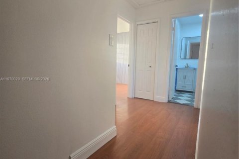 Casa en venta en Miami, Florida, 3 dormitorios, 121.7 m2 № 2030821 - foto 10
