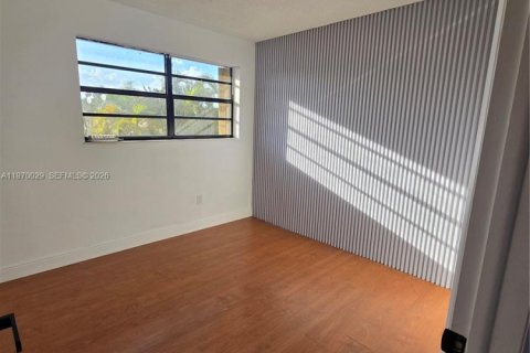 Casa en venta en Miami, Florida, 3 dormitorios, 121.7 m2 № 2030821 - foto 28