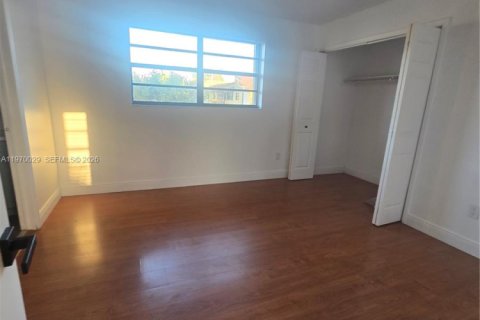 Casa en venta en Miami, Florida, 3 dormitorios, 121.7 m2 № 2030821 - foto 14