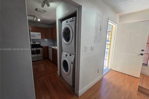 Casa en venta en Miami, Florida, 3 dormitorios, 121.7 m2 № 2030821 - foto 4