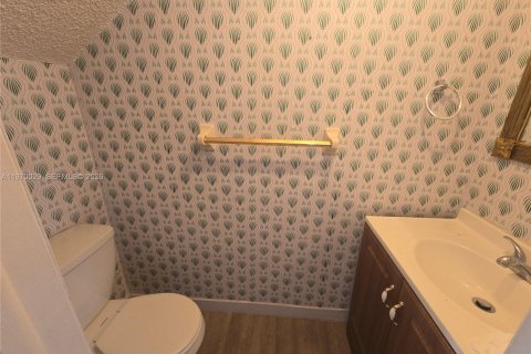 Casa en venta en Miami, Florida, 3 dormitorios, 121.7 m2 № 2030821 - foto 3