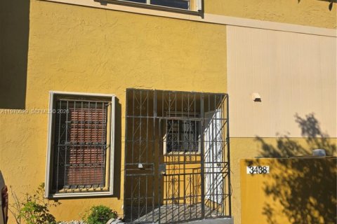 Casa en venta en Miami, Florida, 3 dormitorios, 121.7 m2 № 2030821 - foto 1