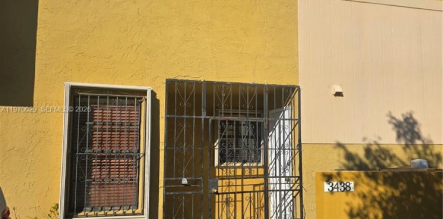 Casa en Miami, Florida 3 dormitorios, 121.7 m2 № 2030821