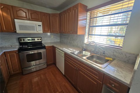 Casa en venta en Miami, Florida, 3 dormitorios, 121.7 m2 № 2030821 - foto 6