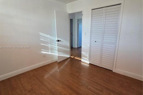 Casa en venta en Miami, Florida, 3 dormitorios, 121.7 m2 № 2030821 - foto 30