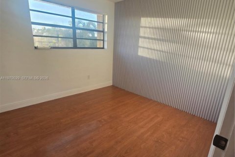 Casa en venta en Miami, Florida, 3 dormitorios, 121.7 m2 № 2030821 - foto 11