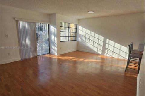 Casa en venta en Miami, Florida, 3 dormitorios, 121.7 m2 № 2030821 - foto 18