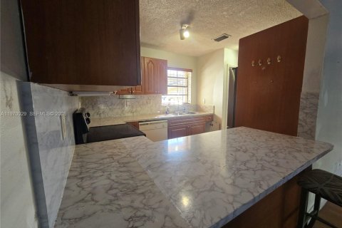 Casa en venta en Miami, Florida, 3 dormitorios, 121.7 m2 № 2030821 - foto 7