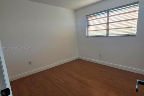 Casa en venta en Miami, Florida, 3 dormitorios, 121.7 m2 № 2030821 - foto 29