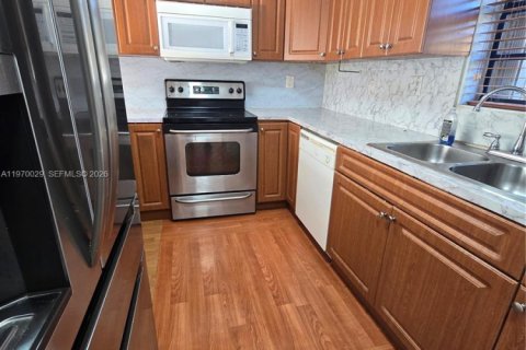 Casa en venta en Miami, Florida, 3 dormitorios, 121.7 m2 № 2030821 - foto 24