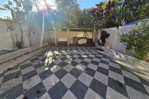Casa en venta en Miami, Florida, 3 dormitorios, 121.7 m2 № 2030821 - foto 21