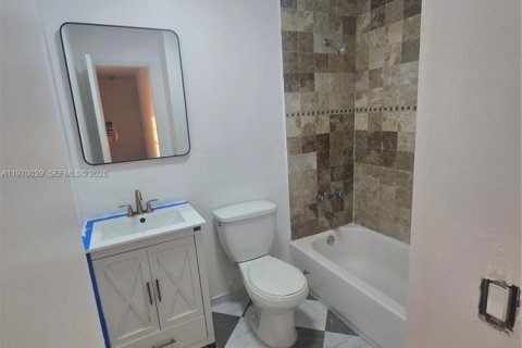 Casa en venta en Miami, Florida, 3 dormitorios, 121.7 m2 № 2030821 - foto 13