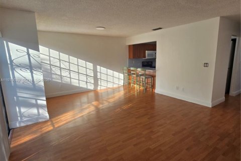 Casa en venta en Miami, Florida, 3 dormitorios, 121.7 m2 № 2030821 - foto 26