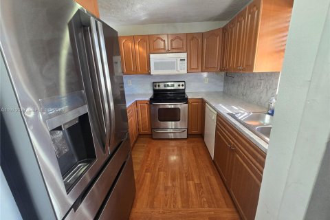 Casa en venta en Miami, Florida, 3 dormitorios, 121.7 m2 № 2030821 - foto 5