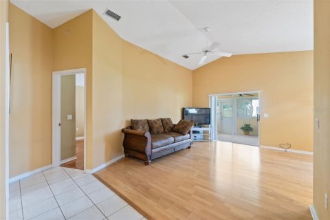 Villa ou maison à vendre à New Port Richey, Floride: 2 chambres, 117.43 m2 № 1899536 - photo 7