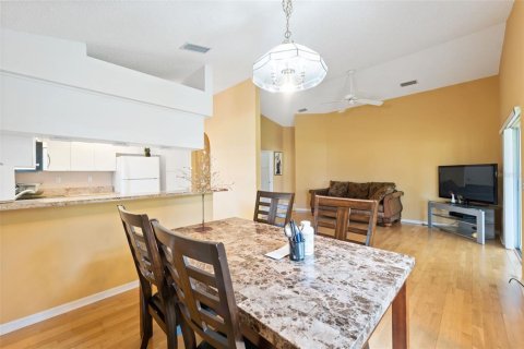 Villa ou maison à vendre à New Port Richey, Floride: 2 chambres, 117.43 m2 № 1899536 - photo 11