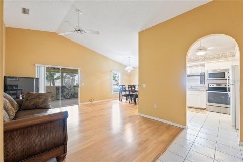 Villa ou maison à vendre à New Port Richey, Floride: 2 chambres, 117.43 m2 № 1899536 - photo 8