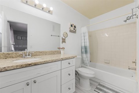 Adosado en venta en Pembroke Pines, Florida, 2 dormitorios, 113.62 m2 № 2064050 - foto 13