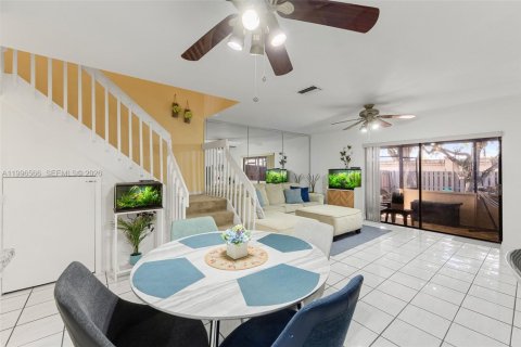 Adosado en venta en Pembroke Pines, Florida, 2 dormitorios, 113.62 m2 № 2064050 - foto 19