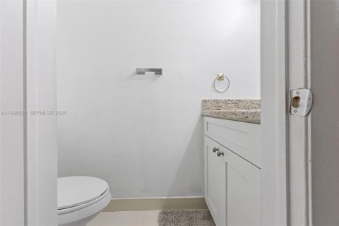Adosado en venta en Pembroke Pines, Florida, 2 dormitorios, 113.62 m2 № 2064050 - foto 15