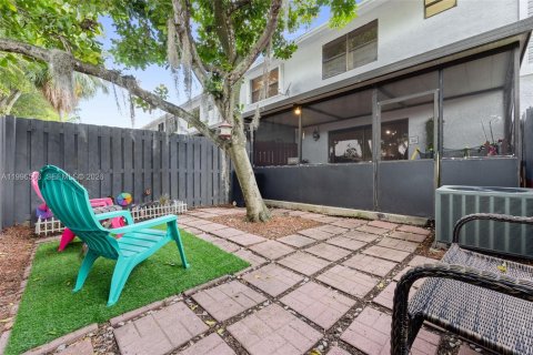 Adosado en venta en Pembroke Pines, Florida, 2 dormitorios, 113.62 m2 № 2064050 - foto 4