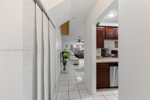 Adosado en venta en Pembroke Pines, Florida, 2 dormitorios, 113.62 m2 № 2064050 - foto 23