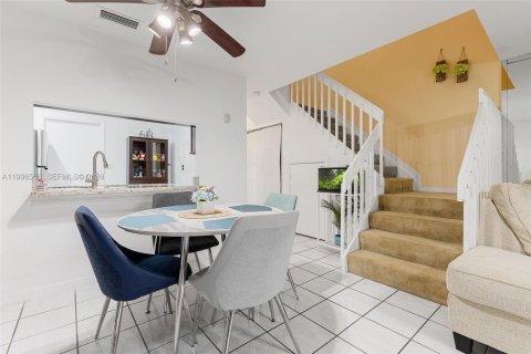 Adosado en venta en Pembroke Pines, Florida, 2 dormitorios, 113.62 m2 № 2064050 - foto 22