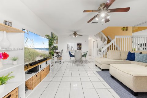 Adosado en venta en Pembroke Pines, Florida, 2 dormitorios, 113.62 m2 № 2064050 - foto 21