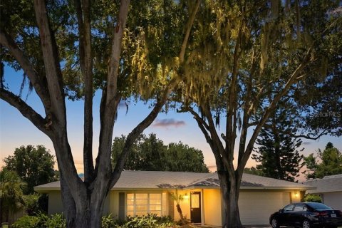 Villa ou maison à louer à Sarasota, Floride: 3 chambres, 143.91 m2 № 2224846 - photo 2