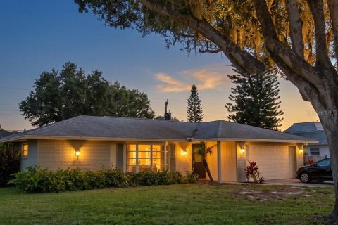 House in Sarasota, Florida 3 bedrooms, 143.91 sq.m. № 2224846