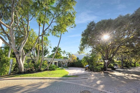 House in Key Biscayne, Florida 4 bedrooms, 223.24 sq.m. № 1735726 - photo 6