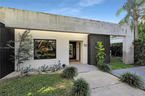 House in Key Biscayne, Florida 4 bedrooms, 223.24 sq.m. № 1735726 - photo 8