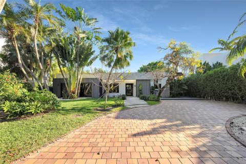 House in Key Biscayne, Florida 4 bedrooms, 223.24 sq.m. № 1735726 - photo 7