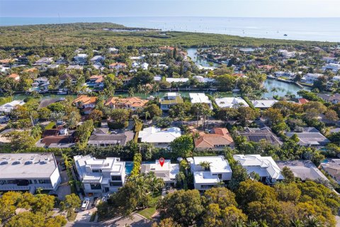 House in Key Biscayne, Florida 4 bedrooms, 223.24 sq.m. № 1735726 - photo 3