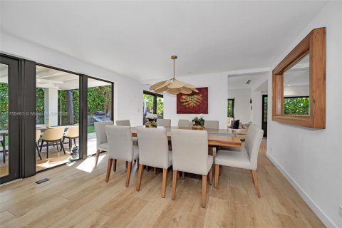 House in Key Biscayne, Florida 4 bedrooms, 223.24 sq.m. № 1735726 - photo 17