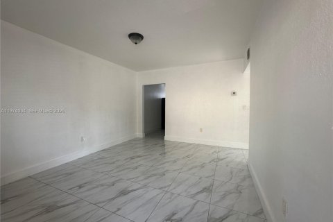 Commercial property in Miami, Florida 128.02 sq.m. № 2041935 - photo 22